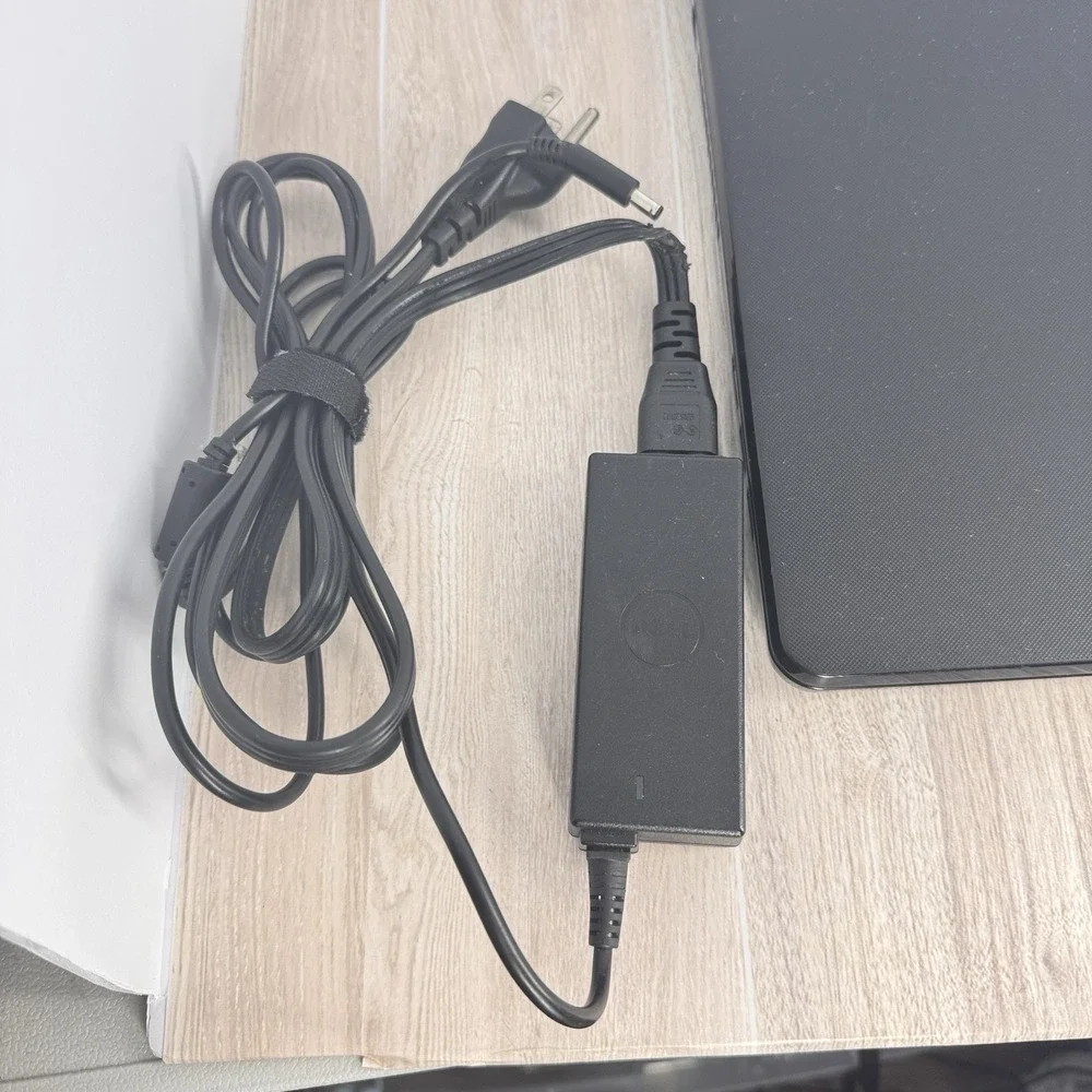 Dell Inspiron‎ 15 3558 Laptop 15.6 i3 5th Gen 1TB Windows 10 Charger READ